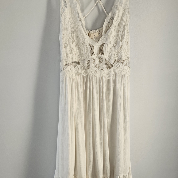 LA MIEL Dresses & Skirts - LA MIEL Lace Overlay Chemise - Cream